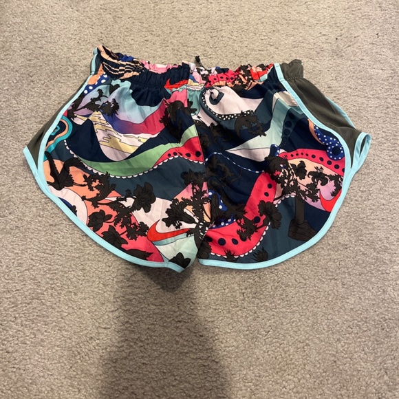 Women’s Nike Shorts - Picture 2 of 2